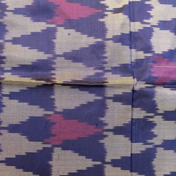 Large Silk Batik Scarf in excellent condition - Picture 12 of 14